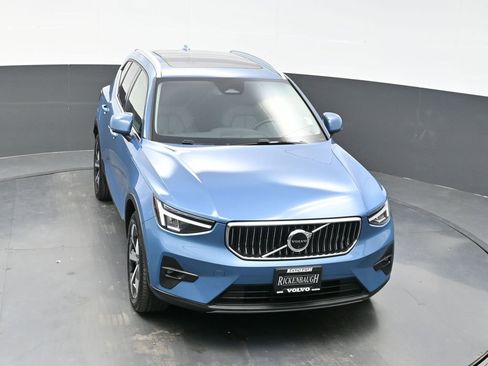 Used 2025 Volvo XC40 B5 Plus image 24