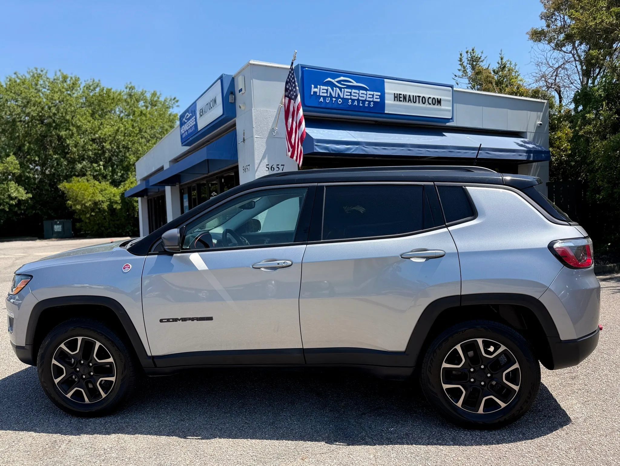 Used 2019 Jeep Compass Trailhawk w/ Cold Weather Group AWD/4WD image 14