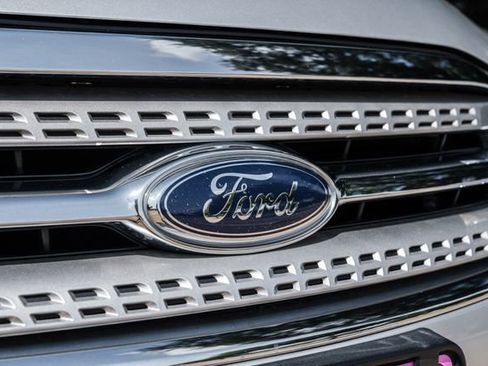 Used 2010 Ford Taurus SHO image 23