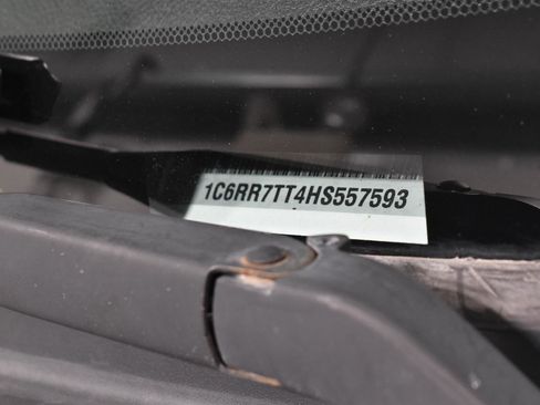 Used 2017 RAM 1500 Classic SLT image 31