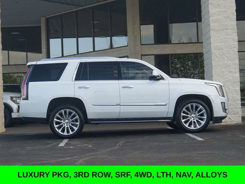 Used 2020 Cadillac Escalade Luxury AWD/4WD image 2
