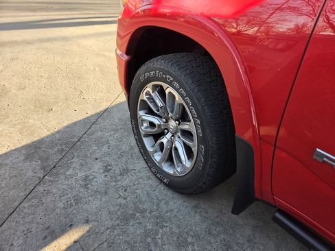 Used 2019 RAM 1500 Laramie image 9