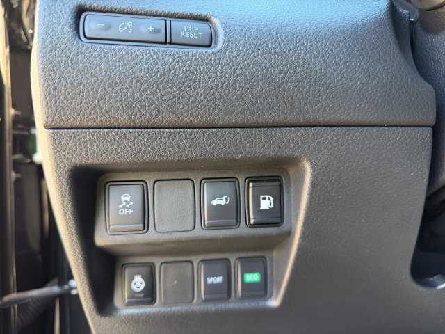 Used 2018 Nissan Rogue SV w/ Premium Package FWD image 24