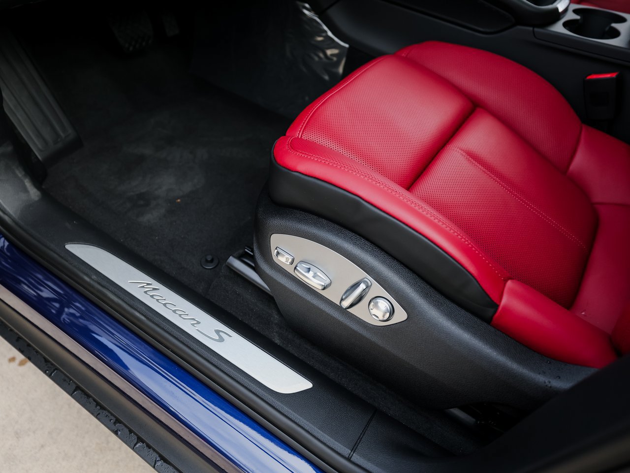 Certified 2026 Porsche Macan S AWD/4WD image 14