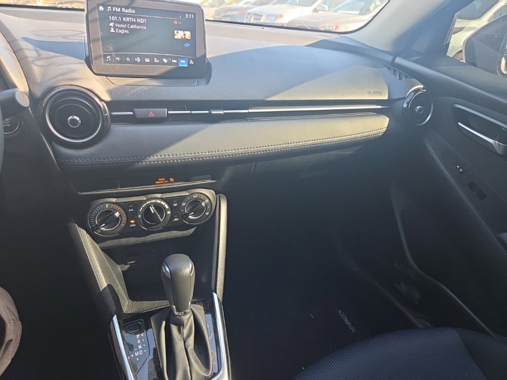Used 2019 Toyota Yaris LE FWD image 13