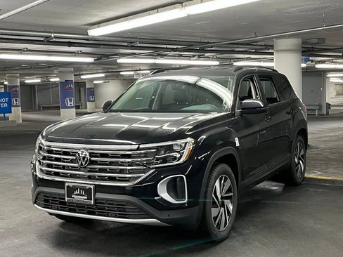 New 2025 Volkswagen Atlas SE image 3