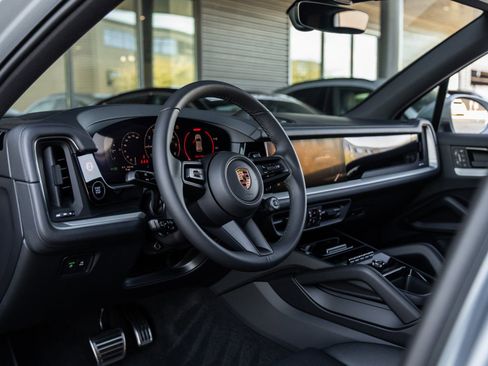 New 2026 Porsche Cayenne S image 4