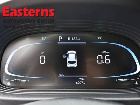 Used 2025 Hyundai Venue Limited image 18