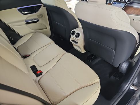 Used 2026 Mercedes-Benz GLC 300 image 12