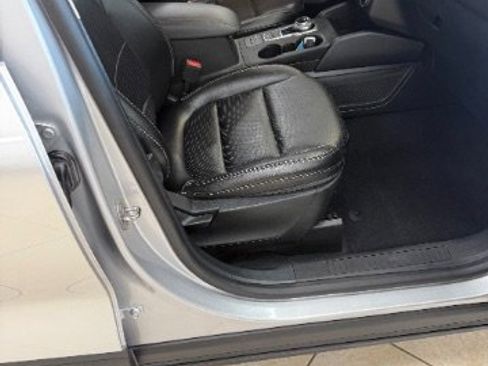 Used 2020 Ford Escape SE Sport image 13