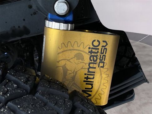 Used 2024 Chevrolet Colorado ZR2 w/ Technology Package image 21