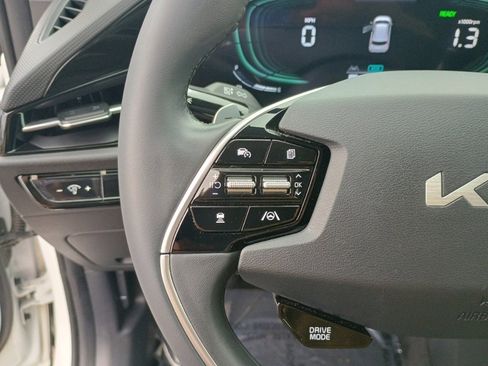 Used 2023 Kia Niro EX image 25