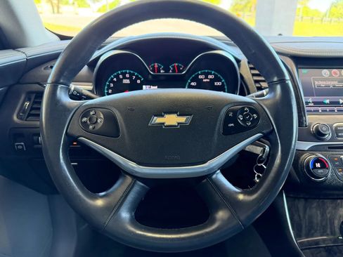 Used 2014 Chevrolet Impala LT w/ Convenience Package image 10