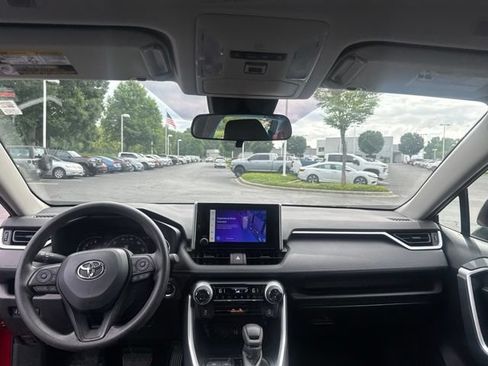 Used 2025 Toyota RAV4 XLE FWD image 16