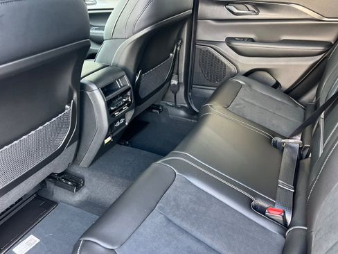 New 2025 Jeep Grand Cherokee Altitude image 10