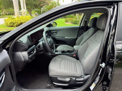 Used 2025 Kia K4 EX FWD image 2