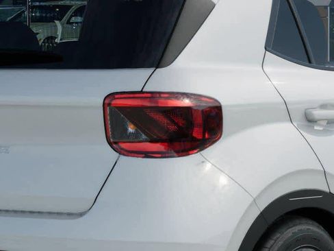 New 2025 Hyundai Venue SEL image 10