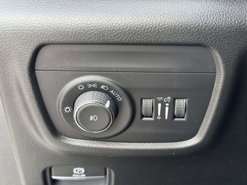 Used 2021 Jeep Grand Cherokee L Limited w/ Luxury Tech Group II image 9