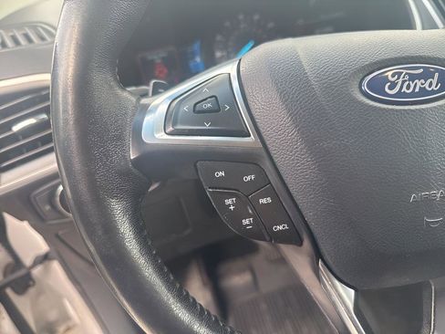 Used 2018 Ford Edge SEL w/ SEL Appearance Package image 18