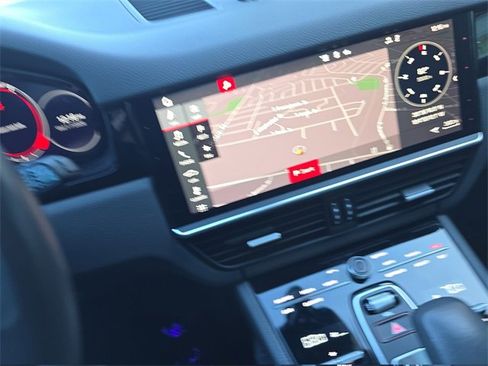 Used 2021 Porsche Cayenne image 25