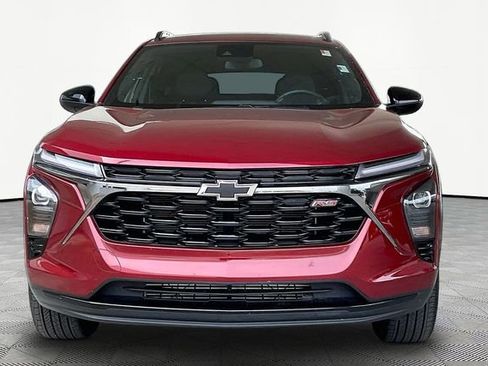 Used 2025 Chevrolet Trax RS FWD image 2