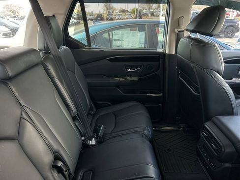 Used 2024 Honda Pilot Touring image 5