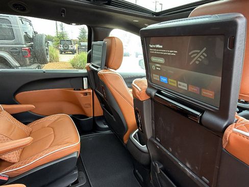 Used 2024 Chrysler Pacifica Pinnacle image 22