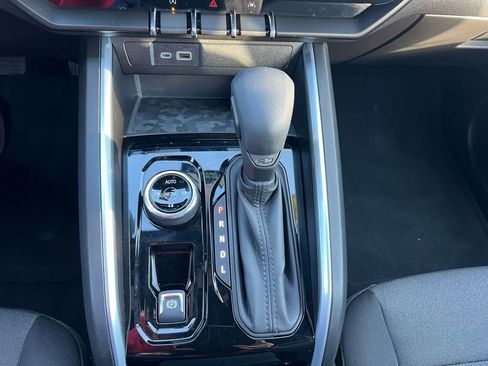 Used 2024 Chevrolet Colorado Trail Boss w/ Technology Package image 31