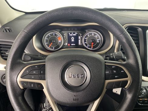 Used 2018 Jeep Cherokee Latitude w/ Safety Group AWD/4WD image 20