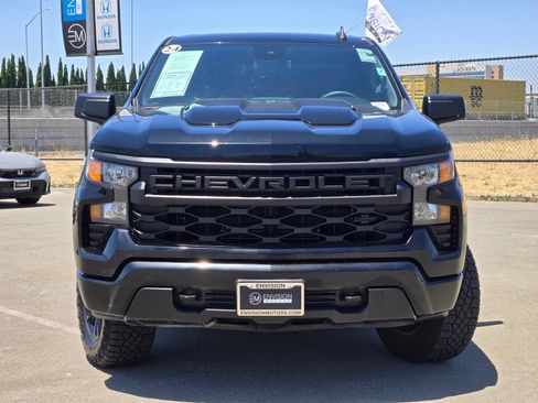 Used 2024 Chevrolet Silverado 1500 Custom Trail Boss w/ Dark Appearance Package AWD/4WD image 2