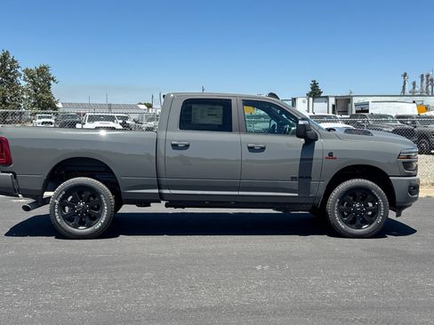 New 2026 RAM 2500 Laramie AWD/4WD image 2