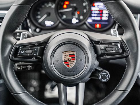 Certified 2026 Porsche Macan AWD/4WD image 17
