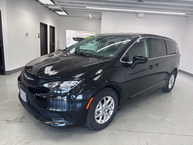 Used 2023 Chrysler Voyager LX FWD image 6