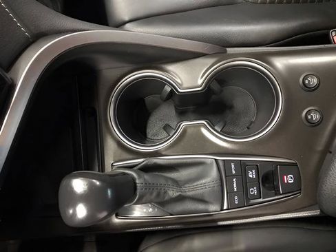 Certified 2022 Toyota Camry SE image 19