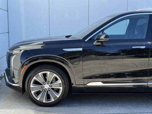 Used 2026 Cadillac Vistiq Luxury AWD/4WD image 5