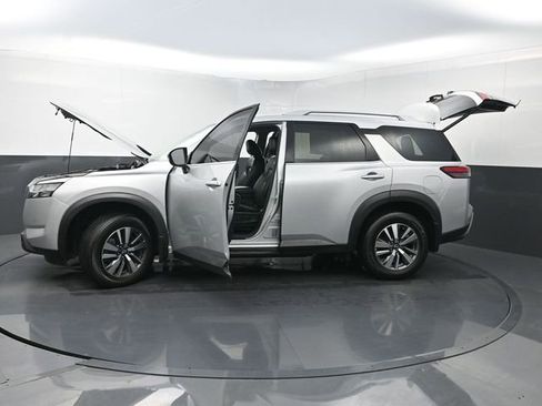 Used 2024 Nissan Pathfinder SL image 40