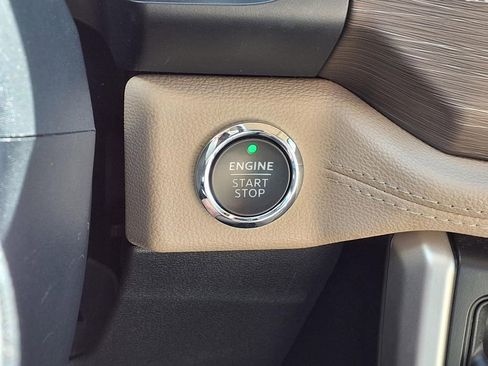 Used 2024 Ford Expedition Limited image 12