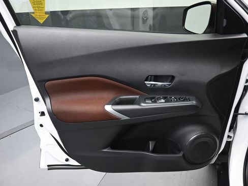 Used 2022 Nissan Kicks SR image 9