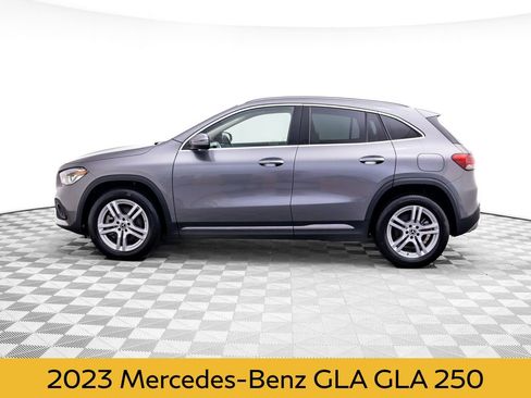 Used 2023 Mercedes-Benz GLA 250 4MATIC w/ Premium Package image 2