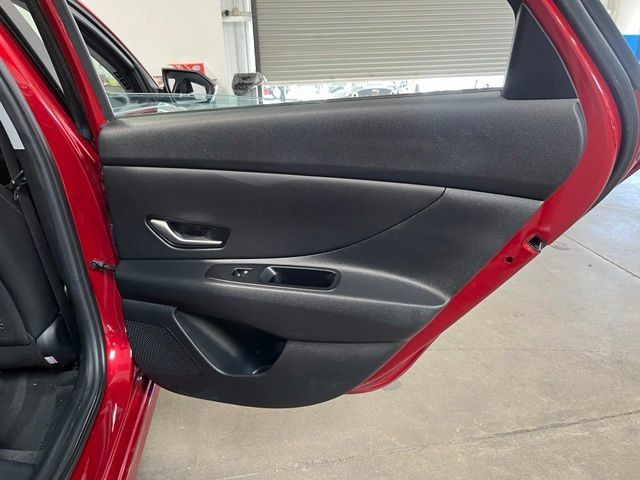 Used 2024 Hyundai Elantra Limited FWD image 16