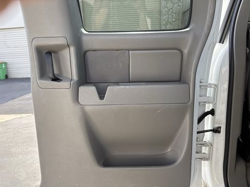 Used 2005 GMC Sierra 2500 SLE w/ Skid Plate Package AWD/4WD image 33