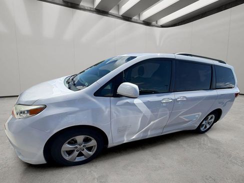 Used 2015 Toyota Sienna LE FWD image 1