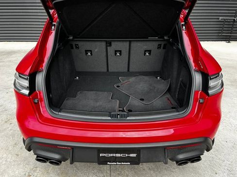 Certified 2025 Porsche Macan GTS image 28