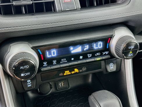 Used 2025 Toyota RAV4 XLE FWD image 23