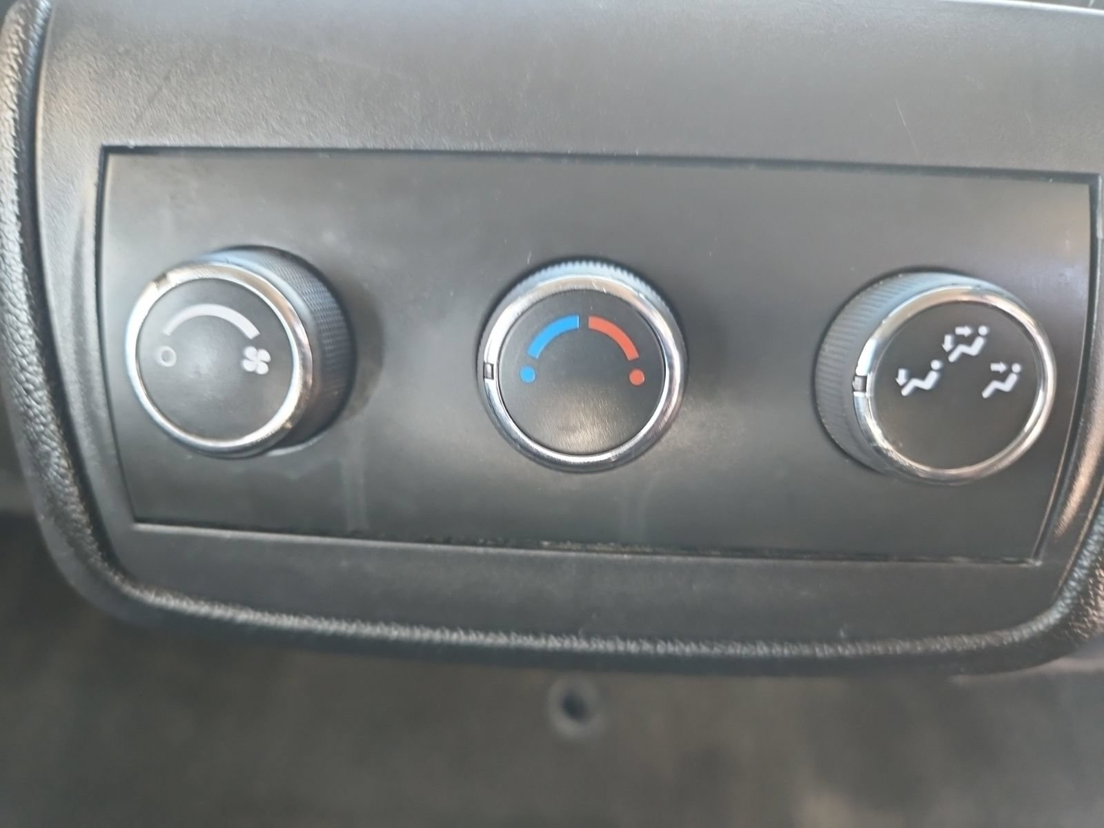 Used 2015 GMC Acadia SLE FWD image 21