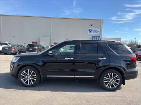 Used 2017 Ford Explorer Platinum image 8
