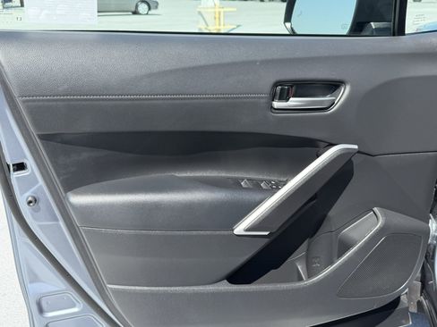 Used 2025 Toyota Corolla Cross XLE w/ Convenience Package FWD image 10