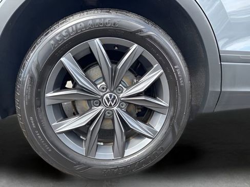 Used 2022 Volkswagen Tiguan SE image 37