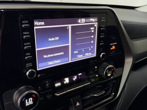 Used 2020 Toyota Highlander L FWD image 18