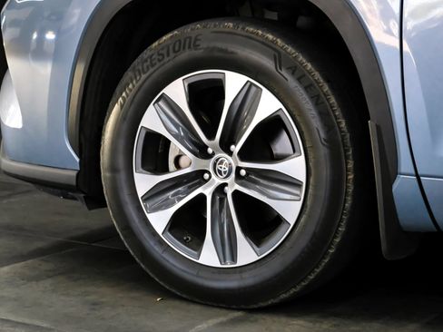 Used 2021 Toyota Highlander XLE FWD image 70
